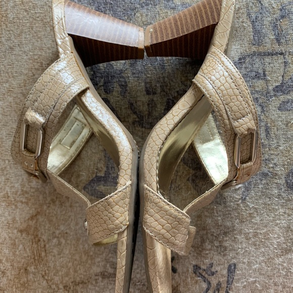 Liz Claiborne woman’s slide on sandals size 8 - Picture 7 of 8